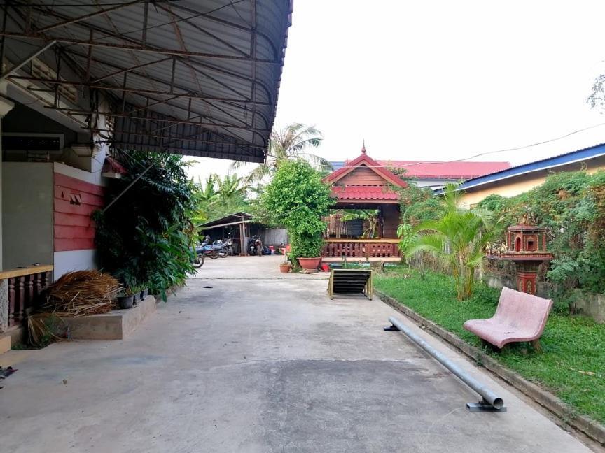 Tortuga Guesthouse Kampot Esterno foto