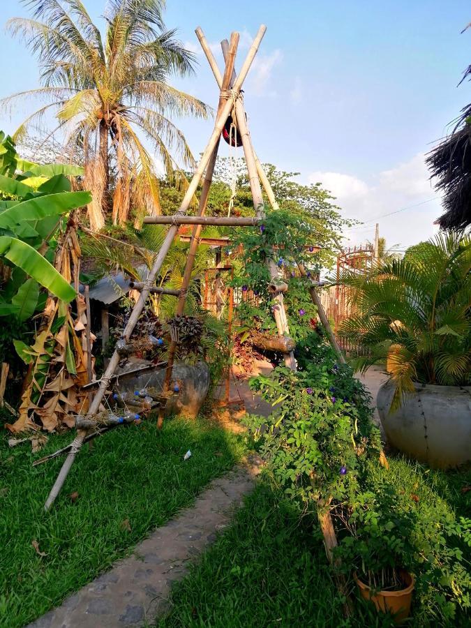 Tortuga Guesthouse Kampot Esterno foto