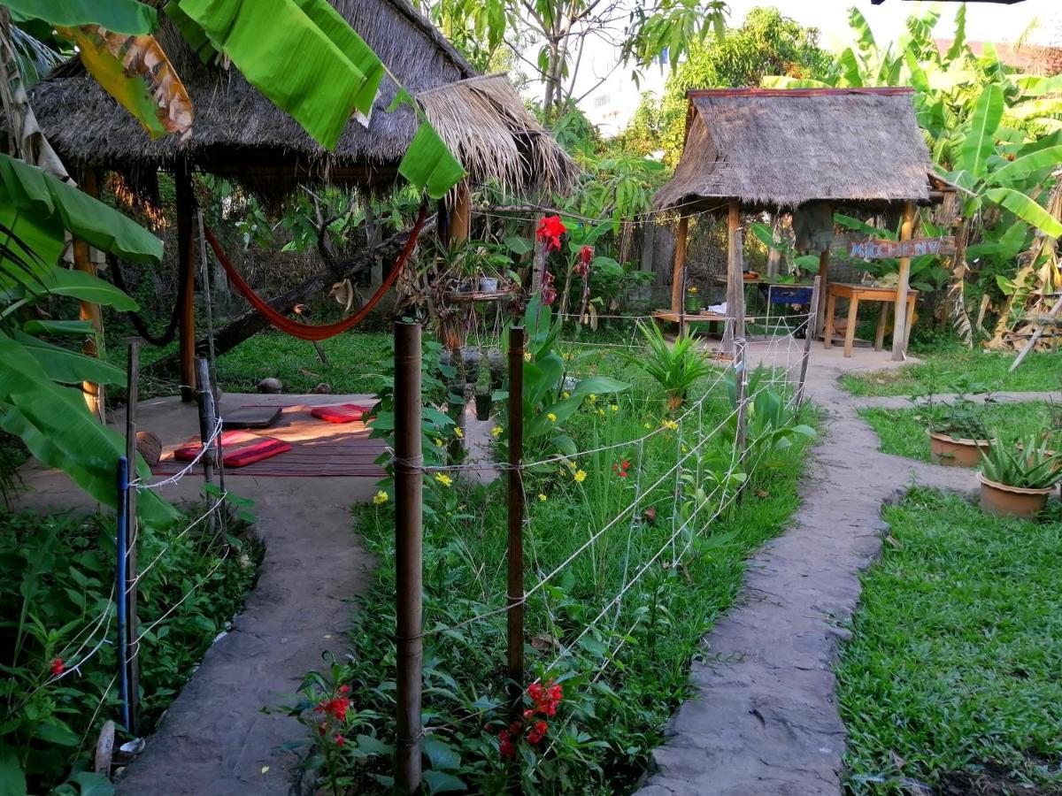 Tortuga Guesthouse Kampot Esterno foto