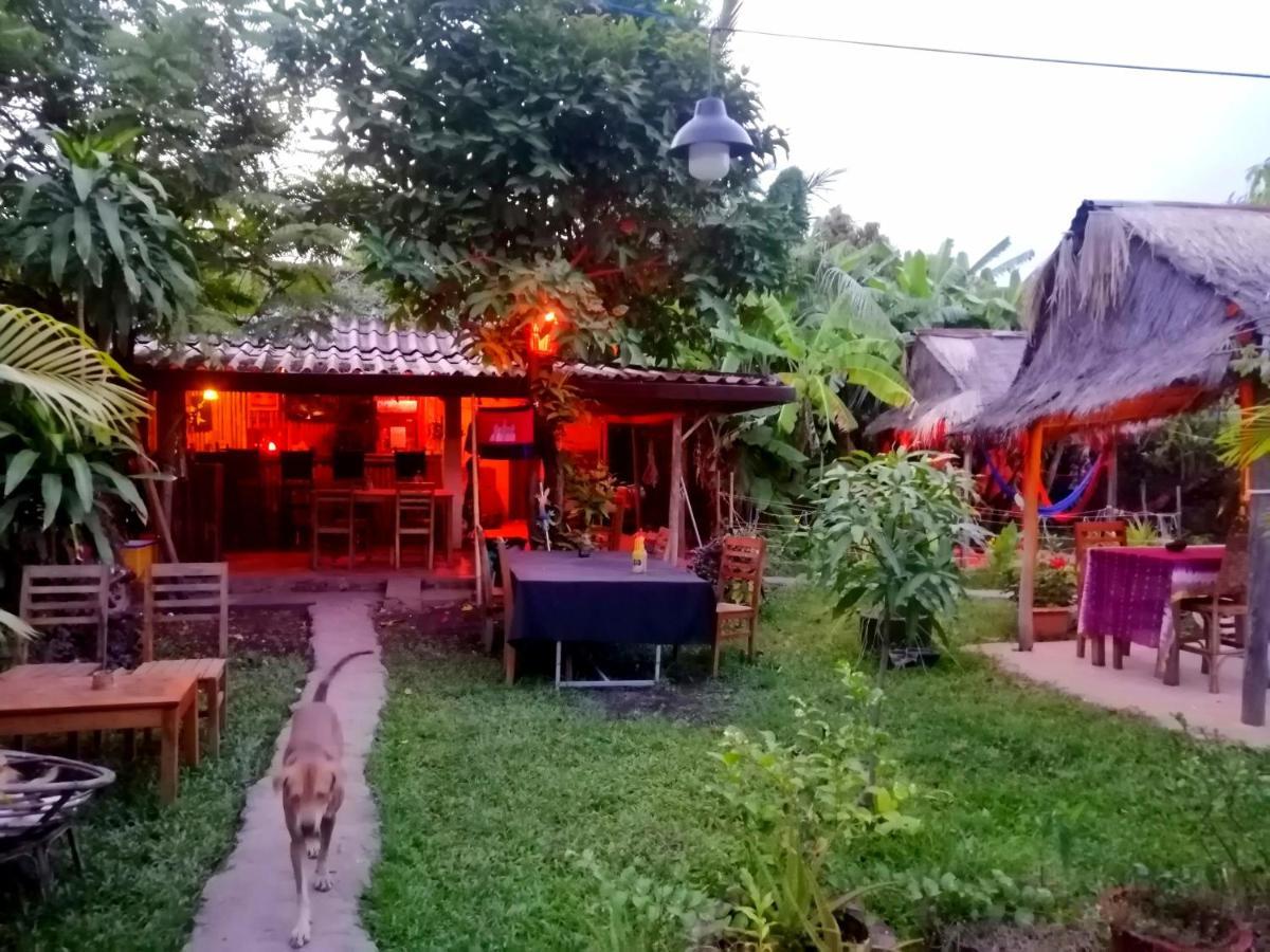 Tortuga Guesthouse Kampot Esterno foto